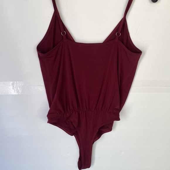 BCBGeneration Burgundy V Neck Front Shirring Bodysuit Size S/M - Picture 2 of 6